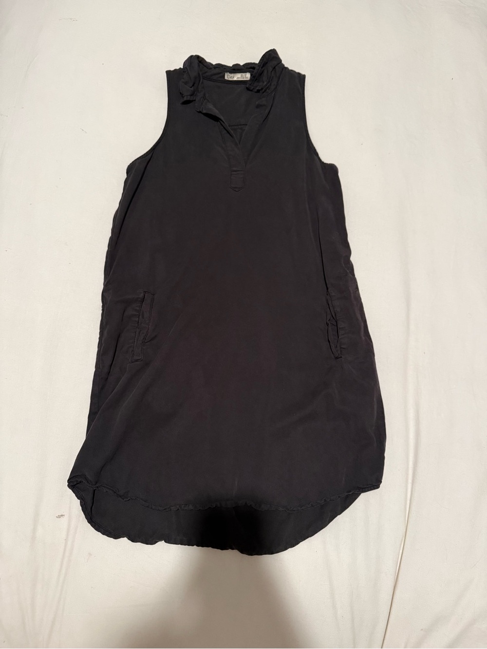 Dex Sleeveless V-Neck Tunic in Black